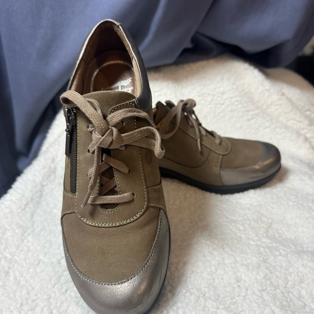 Dansko Loretta Nubuck Metallic and Taupe Slip-On Comfort Shoes EU 39
